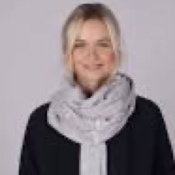 ⭐️Nwot-Lululemon’s famous vinyasa scarf can be worn over 10 different ways green - Picture 5 of 5